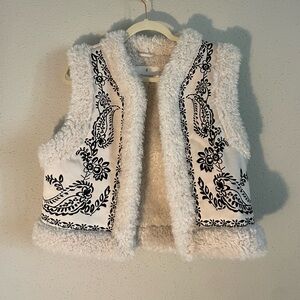 Stradivarius Cream Faux Fur Vest